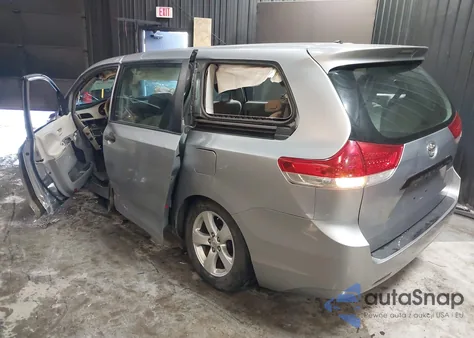 2013 Toyota Sienna L V6 7 Passenger z USA, uszkodzony, nr VIN 5TDZK3DCXDS285073